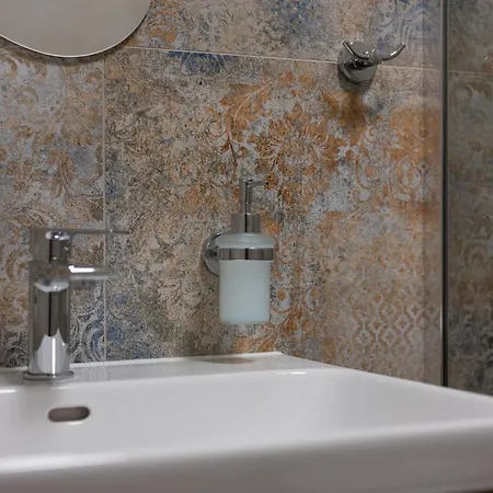 Discover - 3 Rakowicka St - Center With Ac & Netflix *