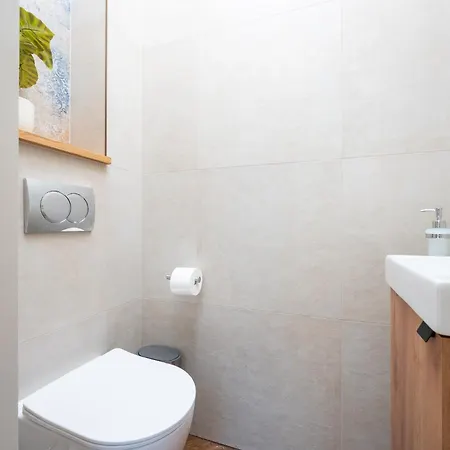 아파트 Discover - 3 Rakowicka St - Center With Ac & Netflix *
