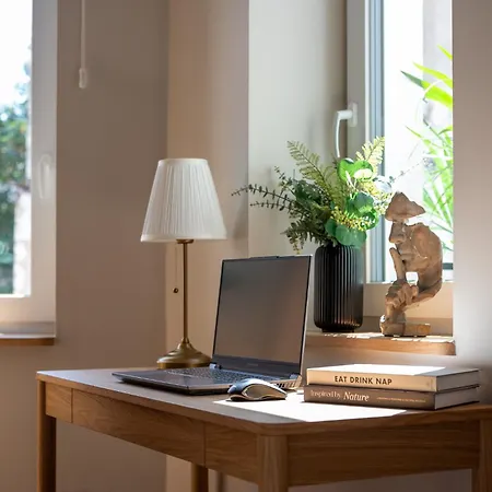 Discover - 3 Rakowicka St - Center With Ac & Netflix