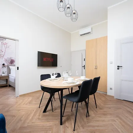 Discover - 3 Rakowicka St - Center With Ac & Netflix 아파트 *